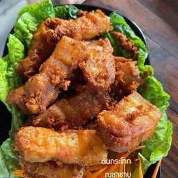สามชั้นทอดน้ำปลา