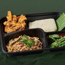 เบนโตะลาบหมู+ไก่ทอดโบราณ