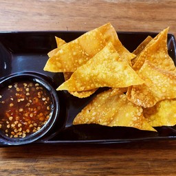 เกี๊ยวทอด + น้ำจิ้ม