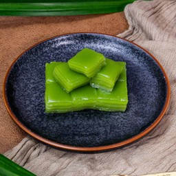 ขนมชั้นใบเตยกล่องใหญ่