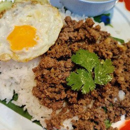เนื้อสับ ทอดกระเทียม+ไข่ดาว