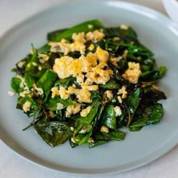 ใบเหรียงผัดไข่