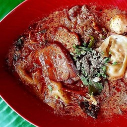 เกี้ยวกุ้งต้มยำน้ำข้นเครื่องหมู