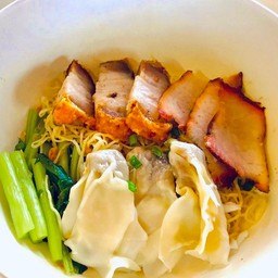 บะหมี่เกี๊ยวหมู หมูแดง หมูกรอบ(หรือ บะเต็ง)