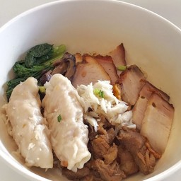 เกี๊ยวกุ้ง หมูแดง หมูกรอบ บะเต็ง ปู เห็ดหอม