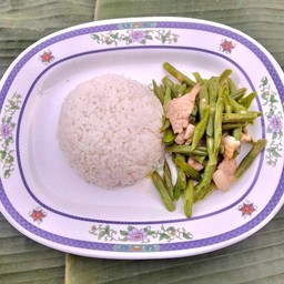 ผัดถั่วฝักยาว