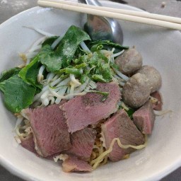 ก๋วยเตี๋ยวลองชิม