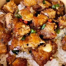 ทีเด็ดท้ายซอย เมนูอร่อย หมูกรอบ หมูชิ้น หมูสับ