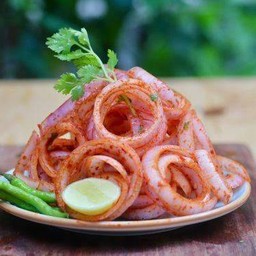 LACHA PYAAZ