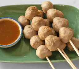 ลูกชิ้นเนื้อปิ้ง