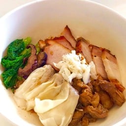 เกี๊ยวหมู หมูแดง หมูกรอบ บะเต็ง ปู เห็ดหอม