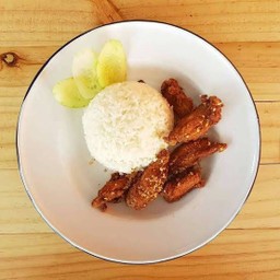 ข้าวปีกไก่ทอดน้ำปลา
