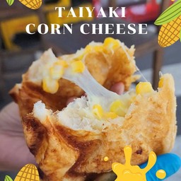 ขนมปังปลา ใส้ ข้าวโพดชีส