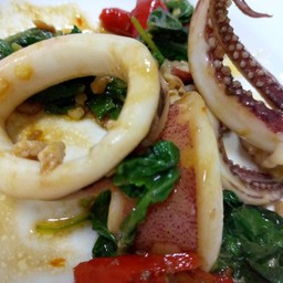 กระเพราหมึก