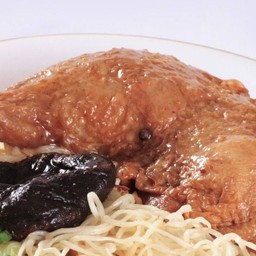 น่องไก่ตุ๋นเห็ดหอม เปล่า