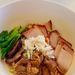 บะหมี่ หมูแดง หมูกรอบ บะเต็ง ปู เห็ดหอม