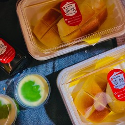 หมั่นโถวปิ้งสังขยาใบเตย