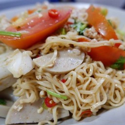 ยำมาม่าหมูสับหมูยอ