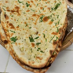 BUTTER GARLIC NAAN