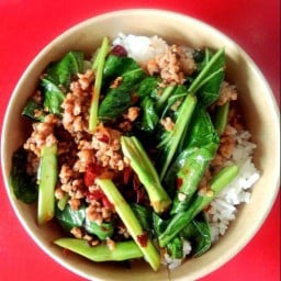 ข้าวราดผัดคะน้า