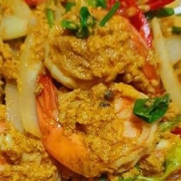 ข้าวกุ้งผัดผงกะหรี่