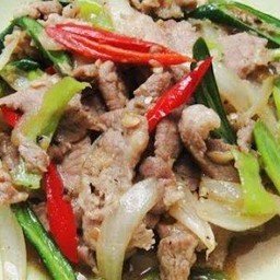 หมูผัดพริกสด ราดข้าว