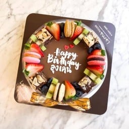 Minimal fruits decoration larna cake 2 pound