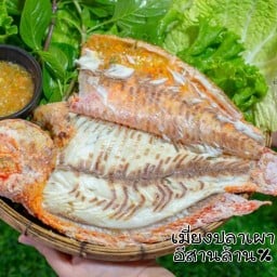 เมี่ยงปลาเผา อีสานล้าน%<หน้าศูนย์อาหารเดอะฟิวส์ชั่นเอส>