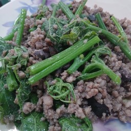 หมูสับผัดหนำเลียบยอดมะระ