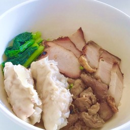 บะหมี่เกี๊ยวกุ้ง หมูแดง หมูกรอบ บะเต็ง เห็ดหอม