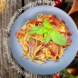 สปาเก็ตตี้ผัดพริกแห้งเบคอน