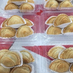 [อร่อยซ่ากับโค้ก] กะหรี่ปั๊บรวมไส้ทอดสด..(1กล่อง5ชิ้น) +  โค้ก ออริจินัล (ขวด) 