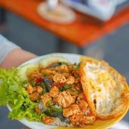 ข้าวกระเพราเป็ดย่าง
