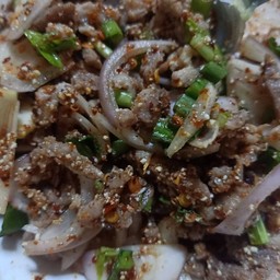 ลาบเนื้อเป็นกับ