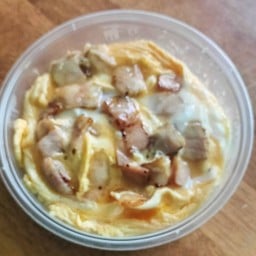 ข้าวไข่ข้นเบค่อน