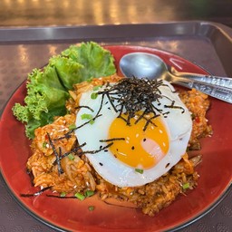 ข้าวผัดกิมจิไข่ดาวเยิ้ม