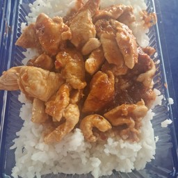 ผัดพริกแกงไก่ราดข้าว