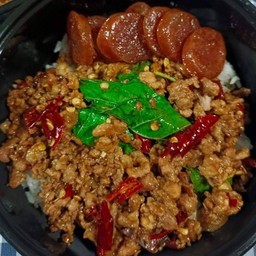 กะเพราหมูสับพริกแห้ง+ กุนเชียงทอด