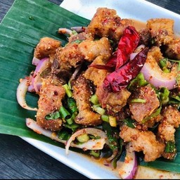 ลาบหมูสามชั้นทอด