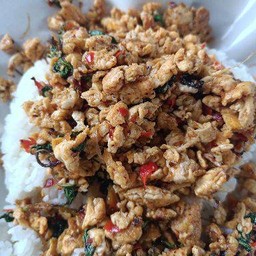 ข้าวกะเพราไข่ขยี้