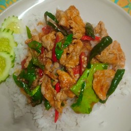 หมูผัดพริกแกงราดข้าว