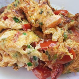 ข้าวหน้าไข่เจียวมะเขือเทศ,ไส้กรอก