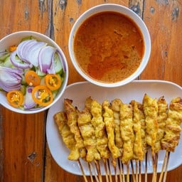 ครอบครัวหมูสะเต๊ะ แม่จำปา