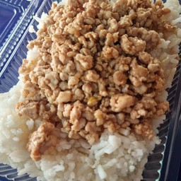 หมูสับผัดน้ำมันหอยราดข้าว