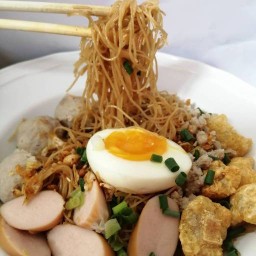 หมี่คลุก,ลูกชิ้นหมูปั้นสด#แม่จำเรียง#