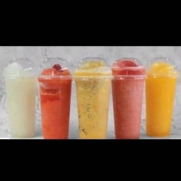น้ำผลไม้ปั่น Yinglak beverage ตลาดนัมเบอร์วันราม2