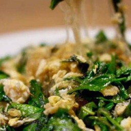 ใบเหลียงผัดไข่ใส่วุ้นเส้น