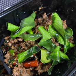 เนื้อสับคั่วพริกแห้งใบมะกรูด