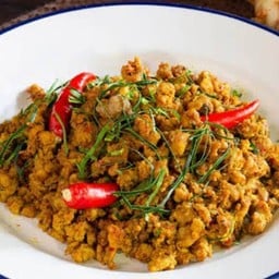 คั่วกลิ้งหมูสับ ครบเครื่องสมุนไพรใต้