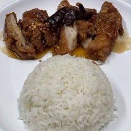 ข้าวไก่กรอบซอสมะขาม